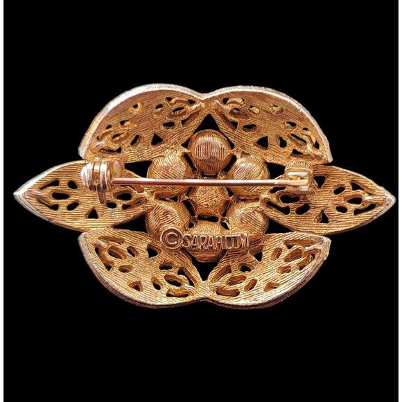 Sarah Coventry Gold Filigree Brooch w/ Opalescent Rhinestones & Pearls, Vintage - Picture 3 of 4